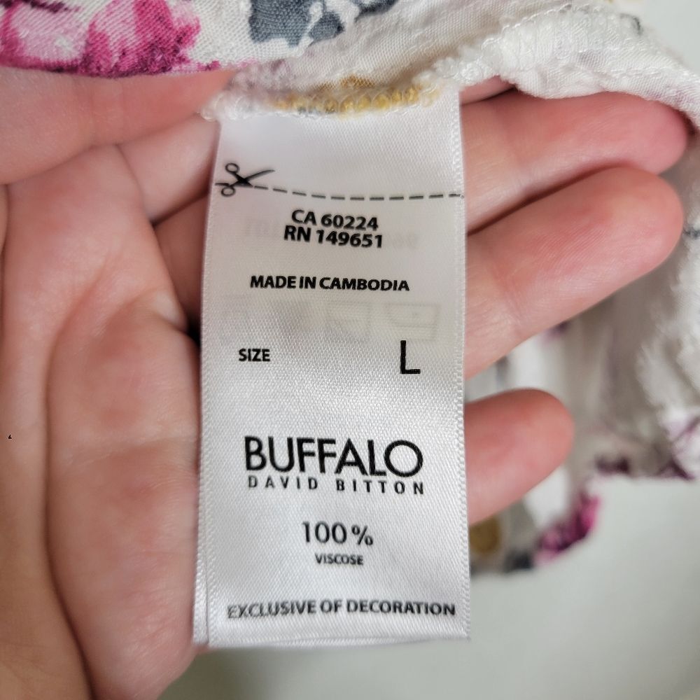 Buffalo David Bitton Size Large White Pink Floral Short Flutter Sleeve Blouse - Picture 8 of 8